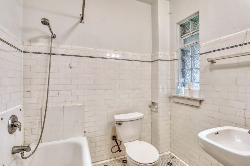 136 1 St, Milwaukee WI 53207-0014 exterior