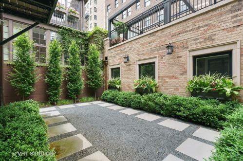 1449 Astor St, Chicago IL 60610-1608 exterior