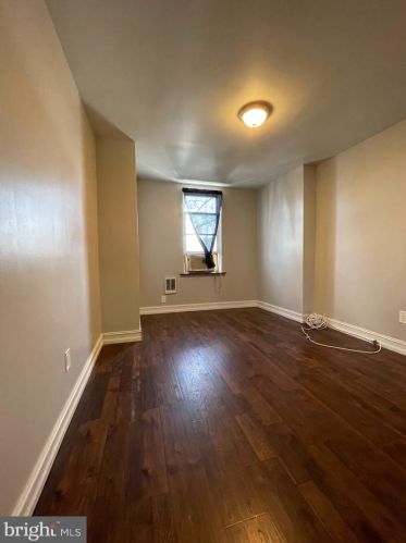 4037 8th St, Philadelphia PA 19140-2233 exterior