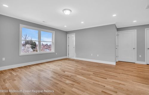 16 John St, Old Bridge NJ 08857-1705 exterior