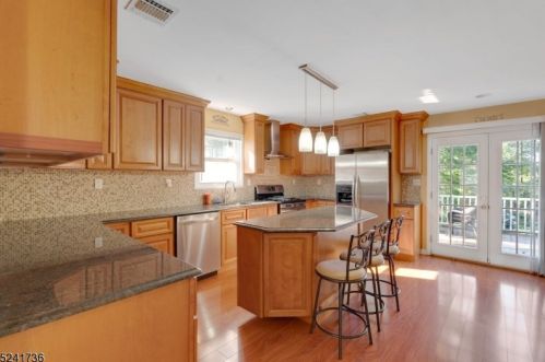 548 Eagle Rock Ave, Town Center NJ  07052-3643 exterior