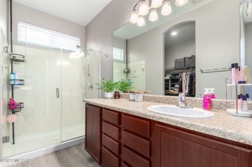 8772 Perry Park Cir, Tucson AZ 85730-1302 exterior