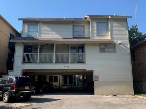 912 22nd 1/2 St, Austin TX  78705-5071 exterior