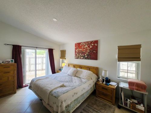 5568 Boynton Pl, Boynton Beach FL 33437-2672 exterior