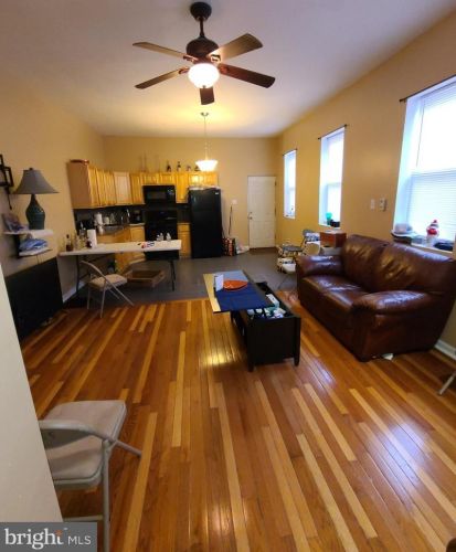 2101 Marshall St, Philadelphia PA 19122-1406 exterior