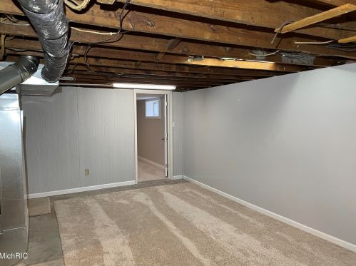 684 Isabella Ave, Meskegon MI 49442-4047 exterior