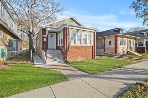 7935 Euclid Ave, Chicago, IL 60617-1056