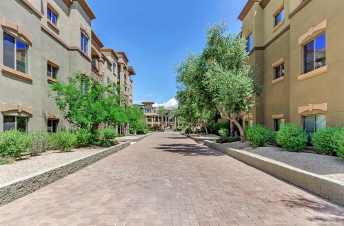 5450 Deer Valley Dr, Phoenix AZ  85054-8118 exterior