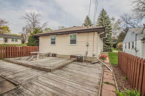 11201 Mount Vernon Ave, Milwaukee WI  53226-4139 exterior