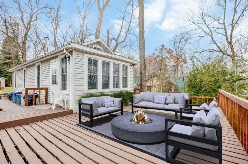 10226 Born St, Three Rivers, MI 49093-8224