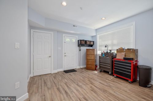 1941 Valleywood Rd, Mc Lean VA  22101-4931 exterior