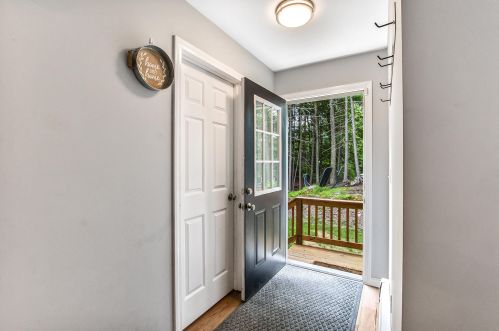 68 Rumford St, Concord NH 03301-3906 exterior