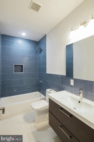 2120 Franklin St, Philadelphia PA 19133-2107 exterior