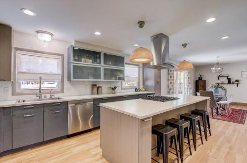 9200 Ironwood Ln, Milwaukee WI  53217-1211 exterior