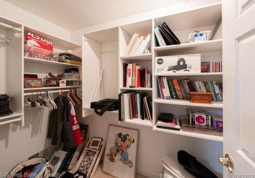 3849 Walnut Brk Dr, Rochester MI 48309-4016 exterior