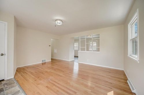 6508 51st St, Milwaukee, WI 53223-6010