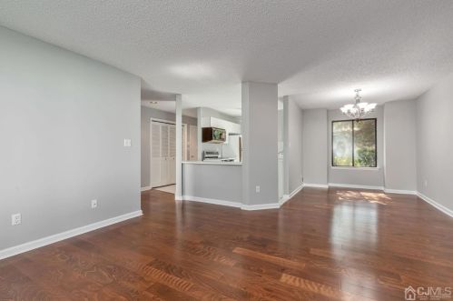 65 Park Gate Dr, Edison NJ 08820-4025 exterior