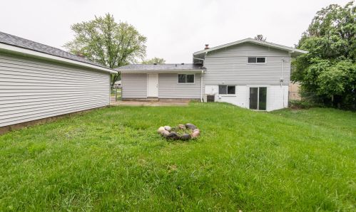 8084 Grandview Dr, Milwaukee WI  53223-3429 exterior