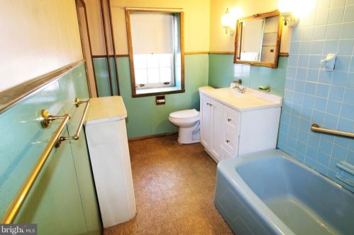 352 Johnson St, Philadelphia PA 19138-1110 exterior