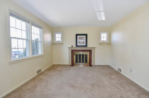 103 White St, Manchester CT 06042-3127 exterior