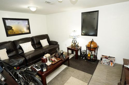 8788 Santa Bella Dr D, Hazelwood MO 63042-2918 exterior