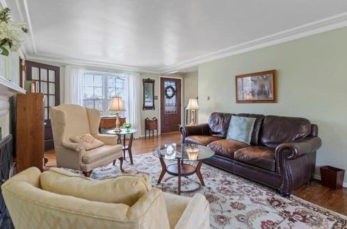 833 Macarthur Dr, Pittsburgh PA 15228-1704 exterior