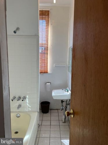 2038 5 St, Philadelphia PA 19148-2548 exterior