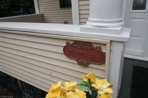 210 Oak St, Chaska, MN 55318-2036