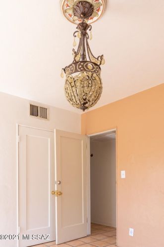 1710 Grant Rd, Tucson AZ 85712-2237 exterior