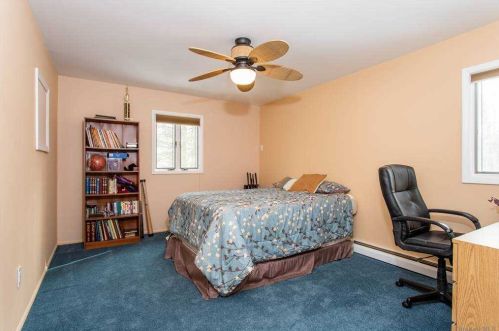 6 Gables Ct, Huntington Station NY 11746-4852 exterior