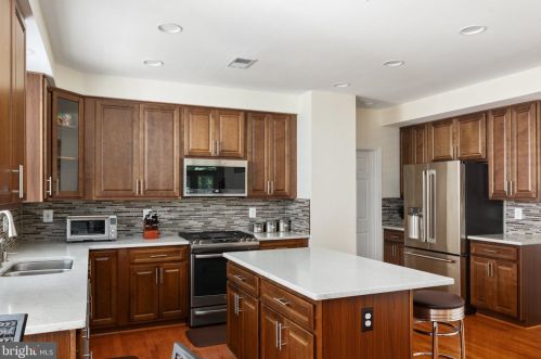 6378 Alderman Dr, Alexandria VA 22315-3731 exterior