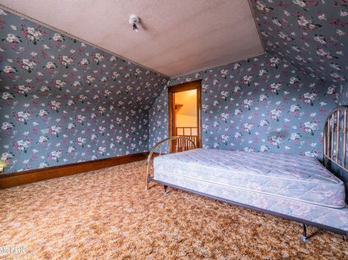 320 Elizabeth St, Sylvan Beach MI 49461-1311 exterior