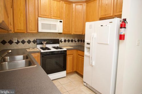 5082 Donovan Dr, Alexandria VA 22304-7755 exterior