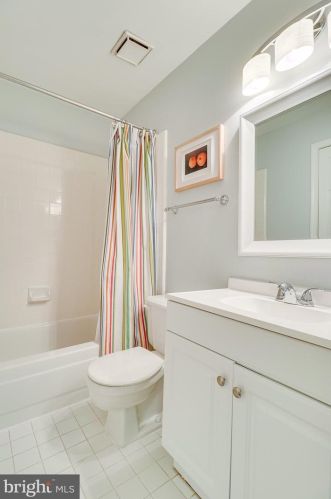 7041 Chesley Search Way, Alexandria VA 22315-4754 exterior