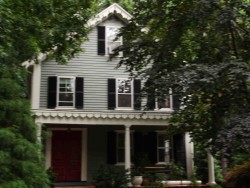 656 Grove St, Newton, MA 02462-1319
