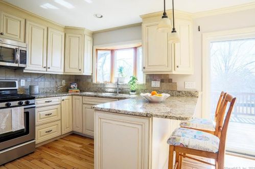 1 Colonial Pl, Norwalk CT 06851-5005 exterior