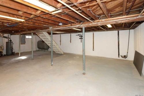 314 Everard St, Huntington Station NY 11746-7008 exterior