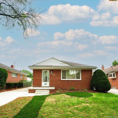 8451 Nightingale St, Dearborn Heights MI  48127-1203 exterior