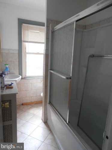 5834 3 St, Philadelphia PA 19106-1802 exterior