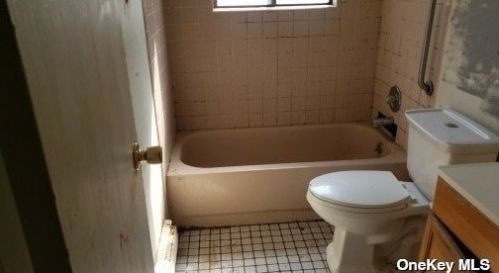 35 Bella Casa Ln, Central Islip NY 11722-2639 exterior