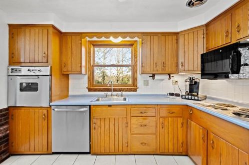 561 Clemson Dr, Pittsburgh PA 15243-1736 exterior