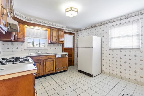 5811 Rodgers St, Pittsburgh PA 15207-2274 exterior