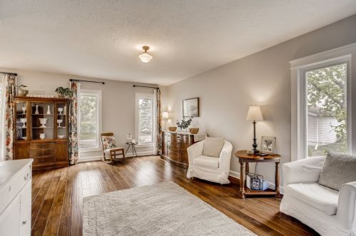 366 Commonwealth Ln, Elmhurst, IL 60126-4918