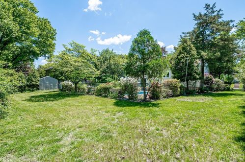 19 Marshall Dr, Edison NJ  08817-2910 exterior