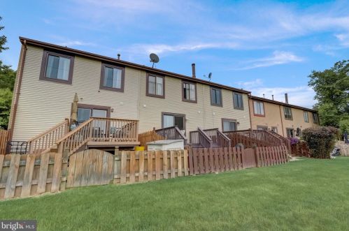 4 Crawford Ct, Trenton NJ  08690-3618 exterior