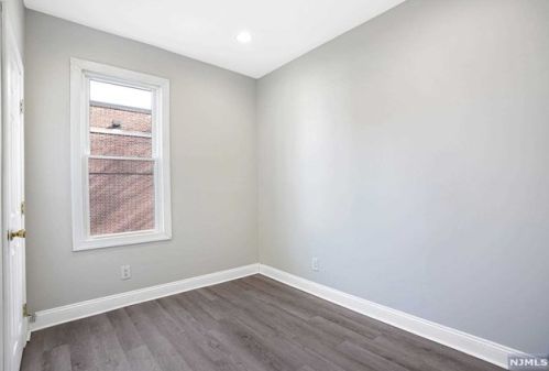 35 Hilliard Ave, Edgewater NJ 07020-1256 exterior