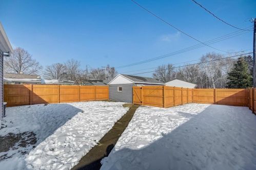 3316 Honey Creek Dr, Milwaukee WI  53219-3911 exterior