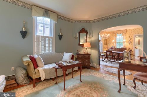 273 Main St, Hummelstown PA 17036-1721 exterior