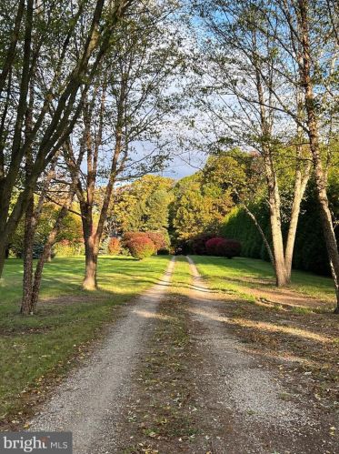 124 Bollinger Rd, Littlestown PA 17340-9119 exterior