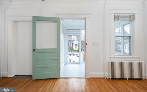 16 Masonic View Ave, Alexandria VA  22301-2204 exterior